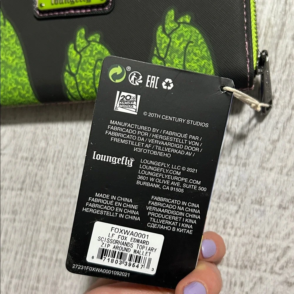 Edward scissorhands loungefly wallet - Picture 3 of 4